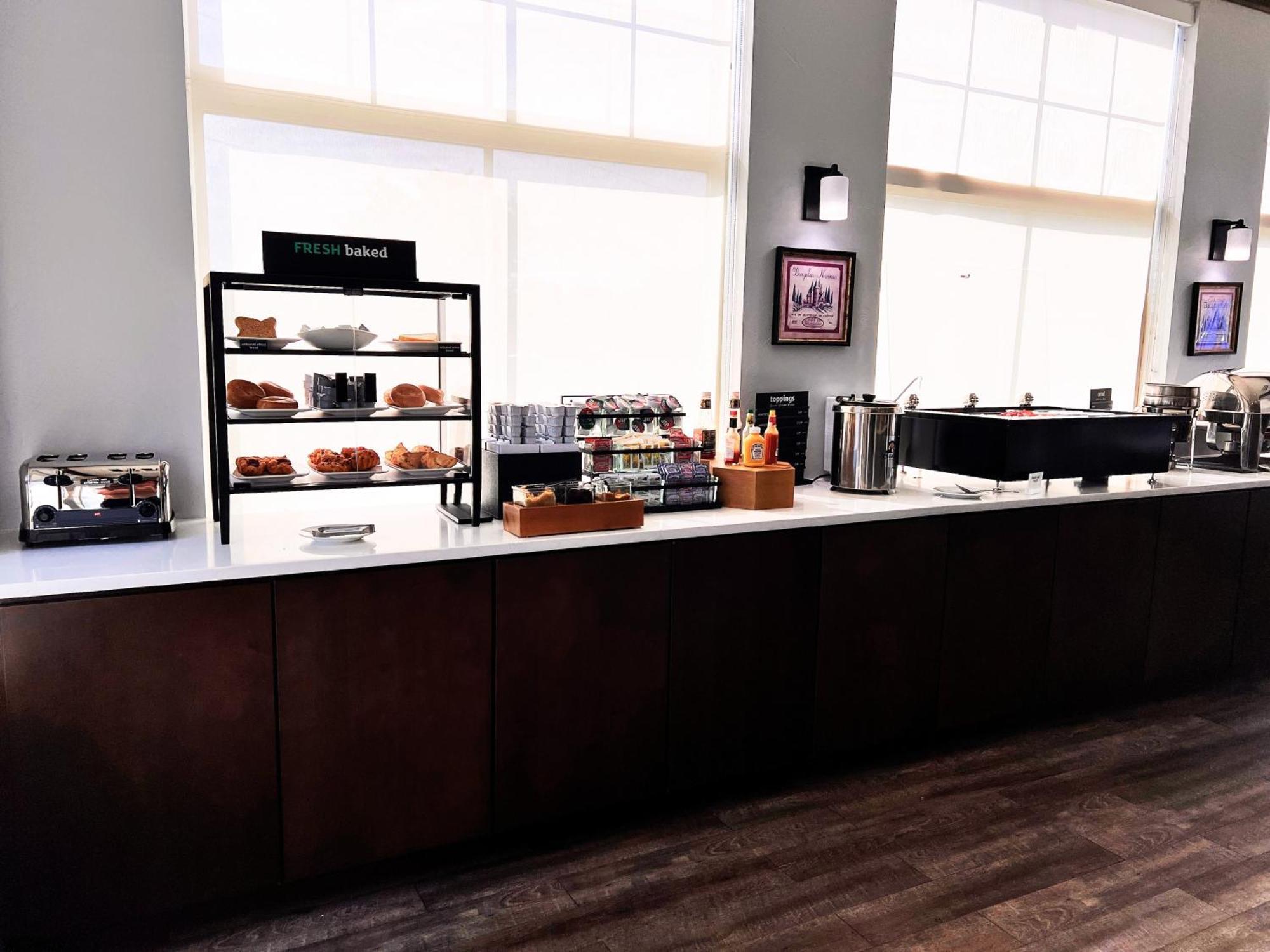 Holiday Inn Hotel & Suites Madison West - Middleton By Ihg Екстериор снимка