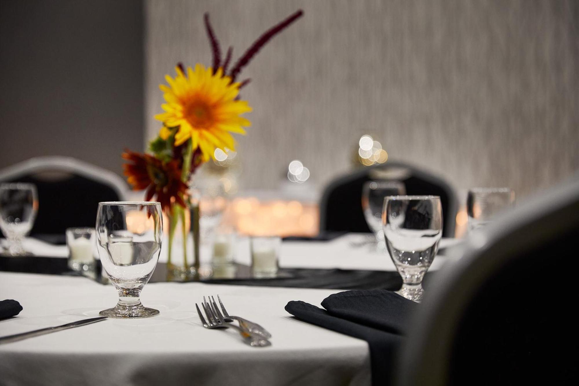 Holiday Inn Hotel & Suites Madison West - Middleton By Ihg Екстериор снимка